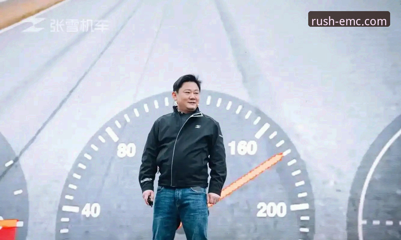世界超级摩托车锦标赛匈牙利站观赛必备知识：张雪机车车队德比斯绝杀夺冠全解析